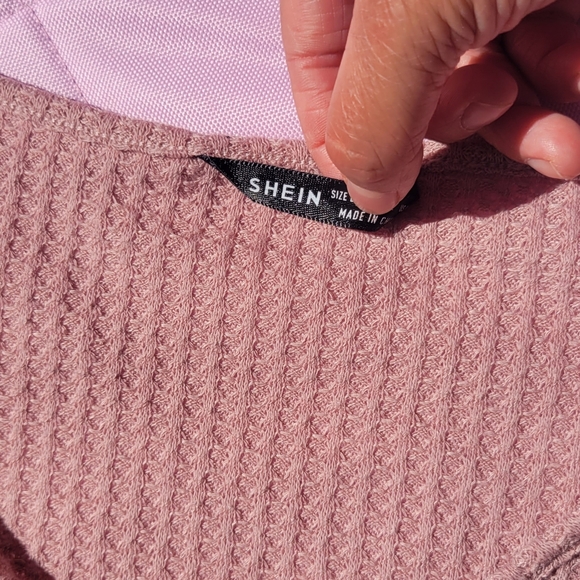 Shein crop top with cross-knot - Picture 2 of 3
